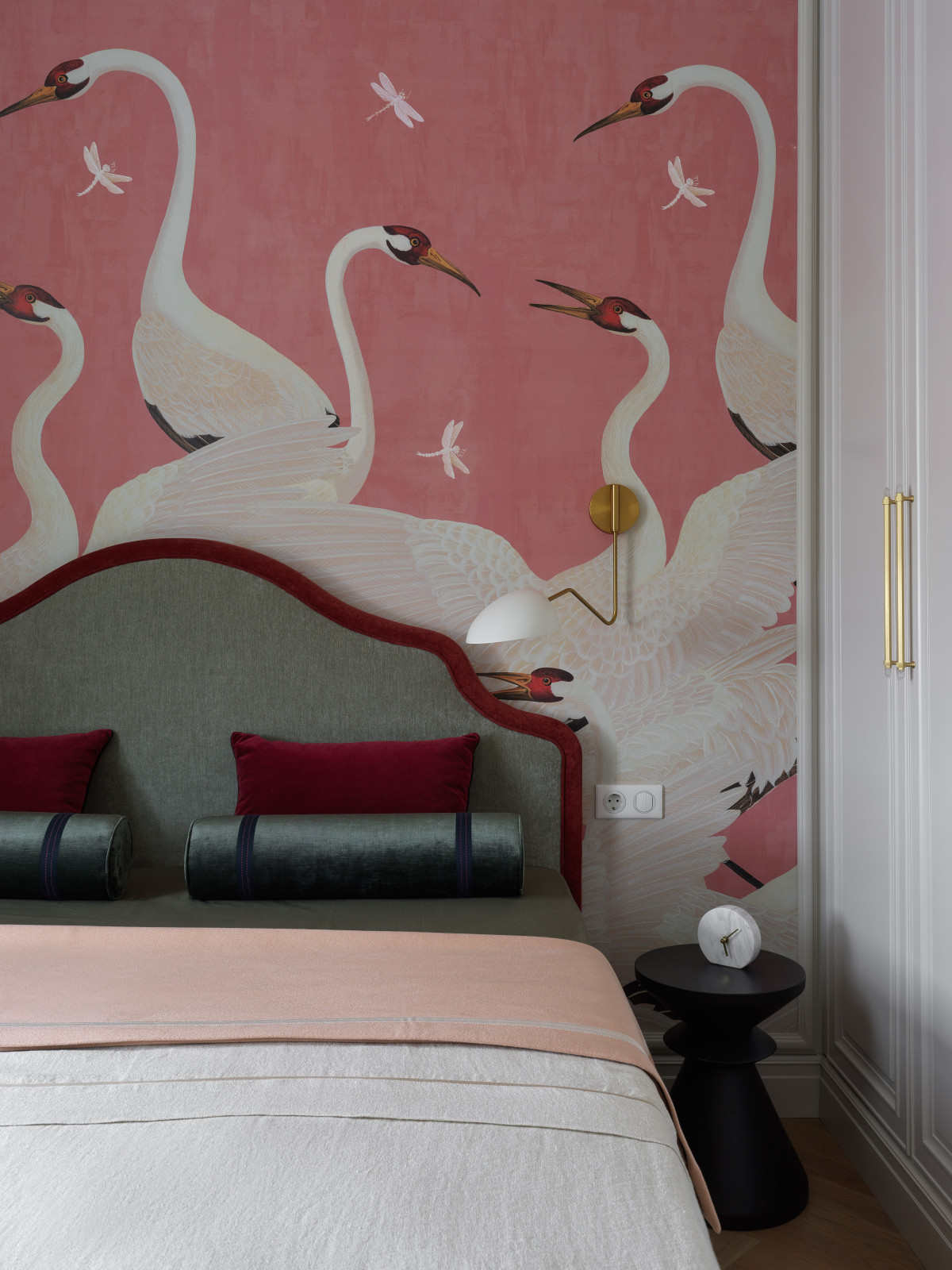 Яркая квартира с классическими элементами