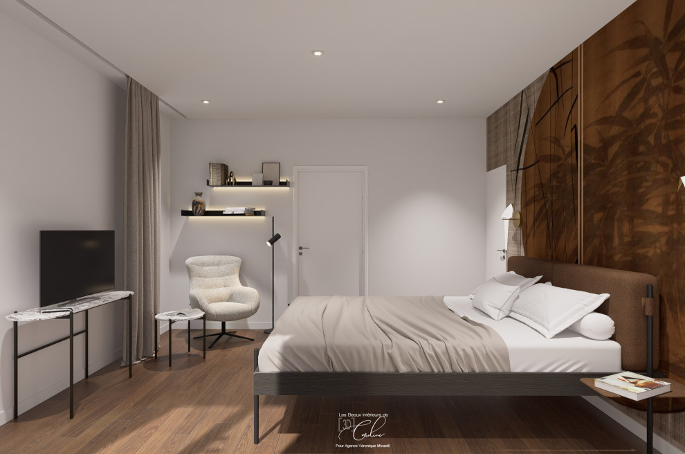 Imagen de dormitorio principal y beige y blanco contemporáneo de tamaño medio con paredes marrones, suelo de madera oscura, suelo marrón y papel pintado