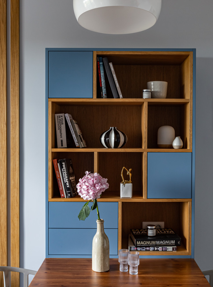 Кухня в Петергофе с высокими потолками