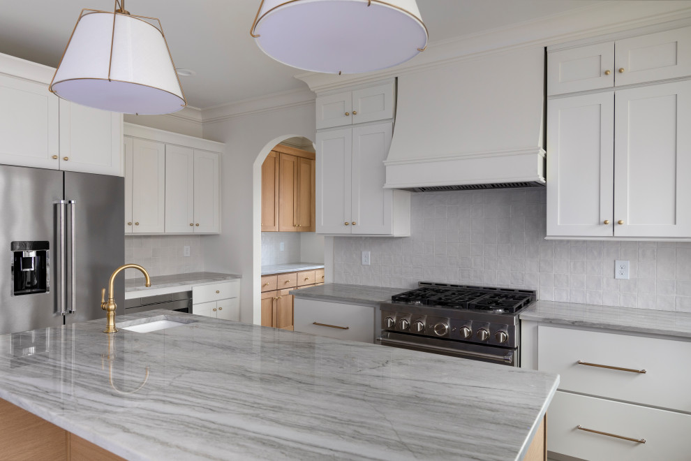 Kitchen - transitional kitchen idea