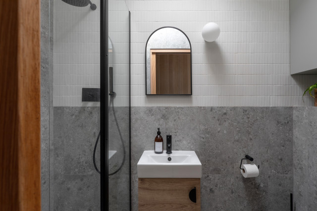 Islington, London contemporary-bathroom