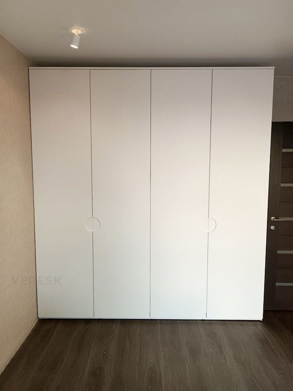 Распашные шкафы