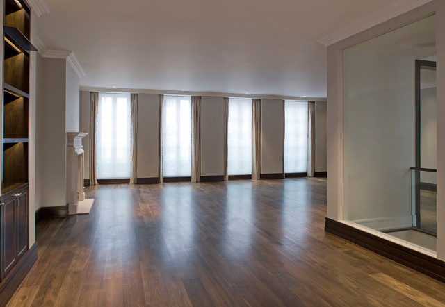 Residential Refurbishment with Basement Pool in Mayfair, London, W1 modern-wohnbereich