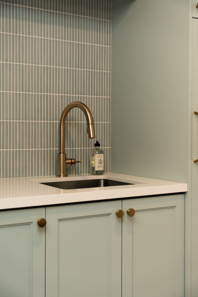 Laundry room - transitional laundry room idea in Toronto