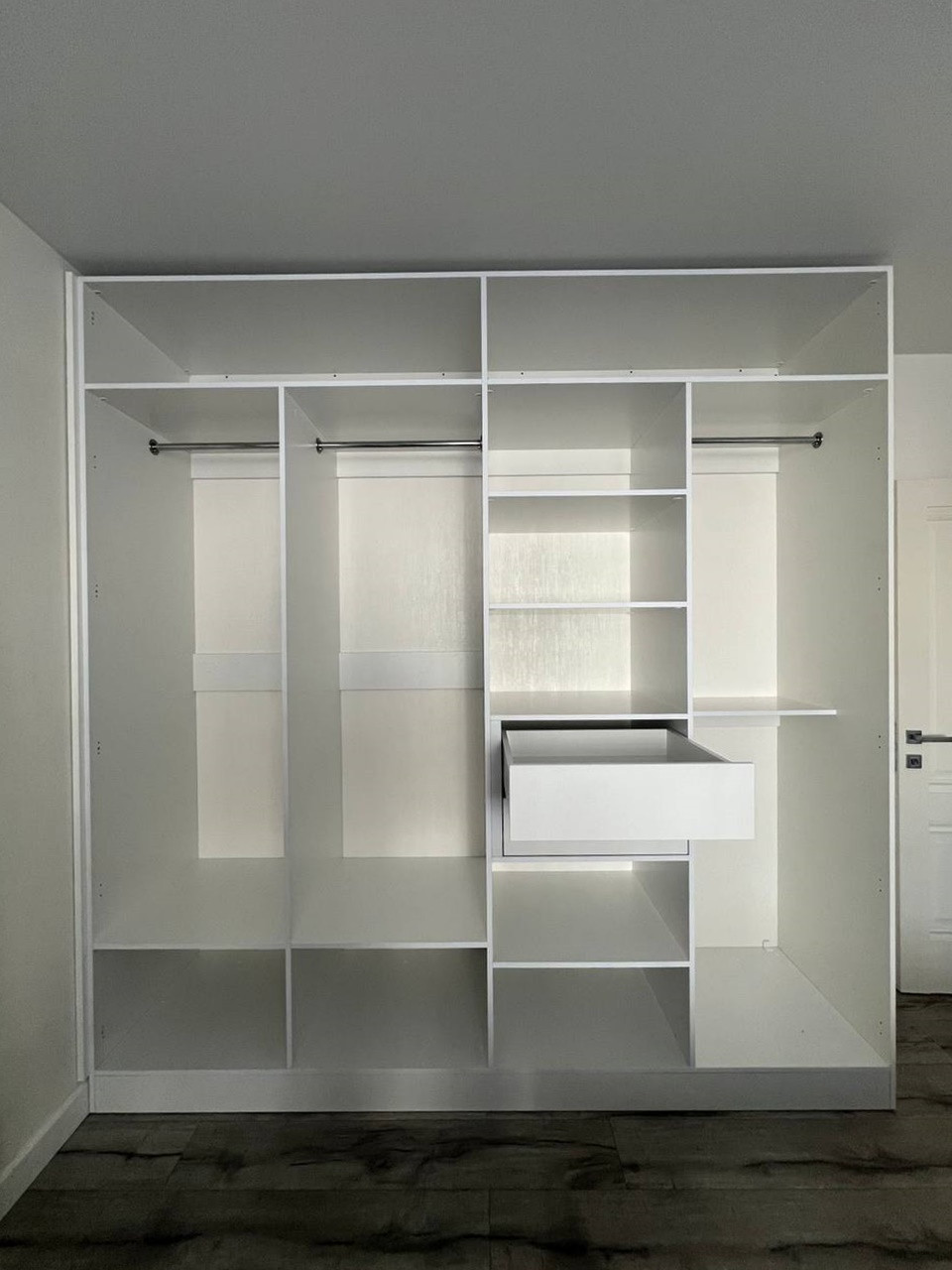 Стильный шкаф (сборка в деталях)