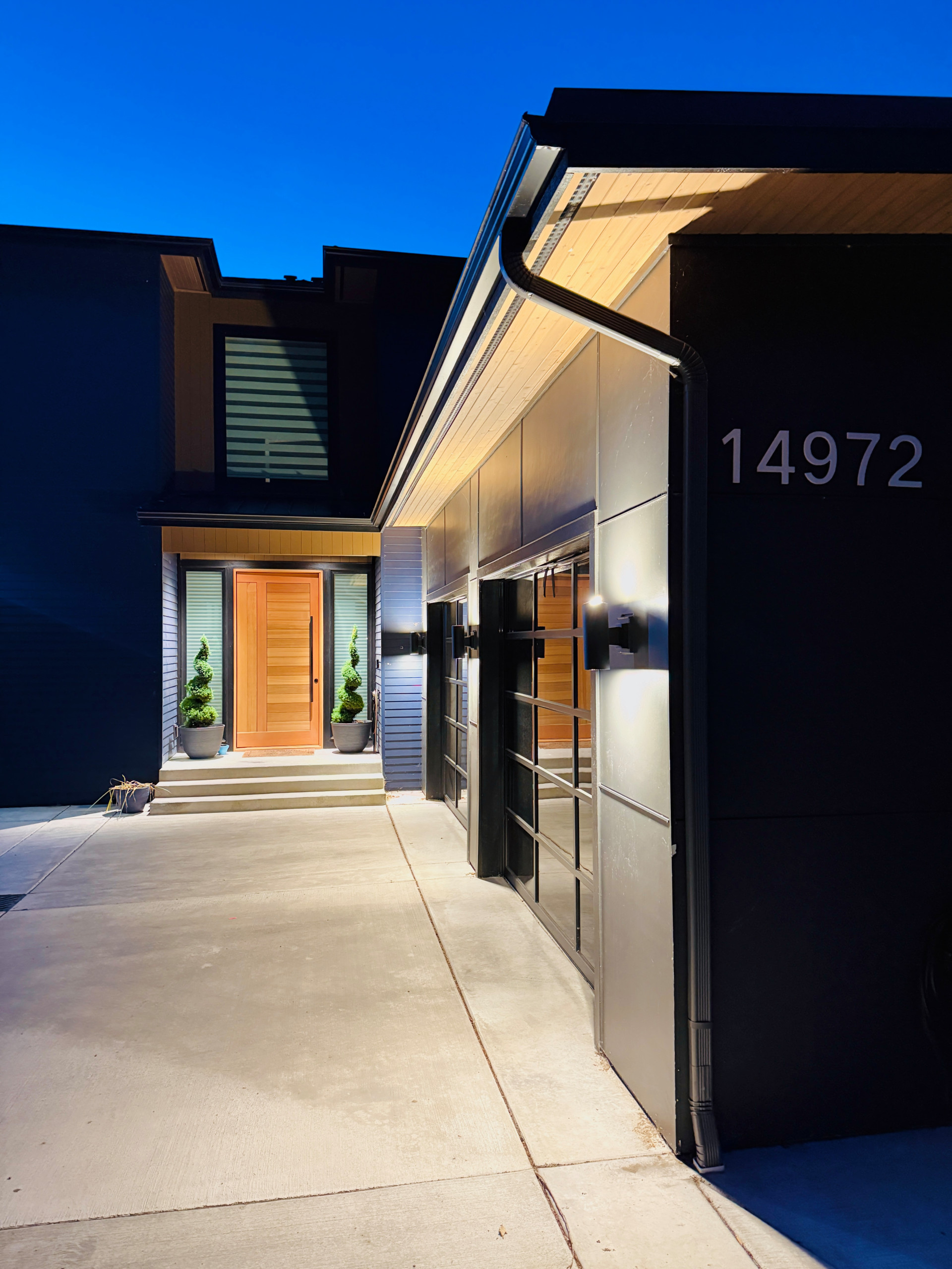 Modern Northwest Home with Warm Exterior Lighting