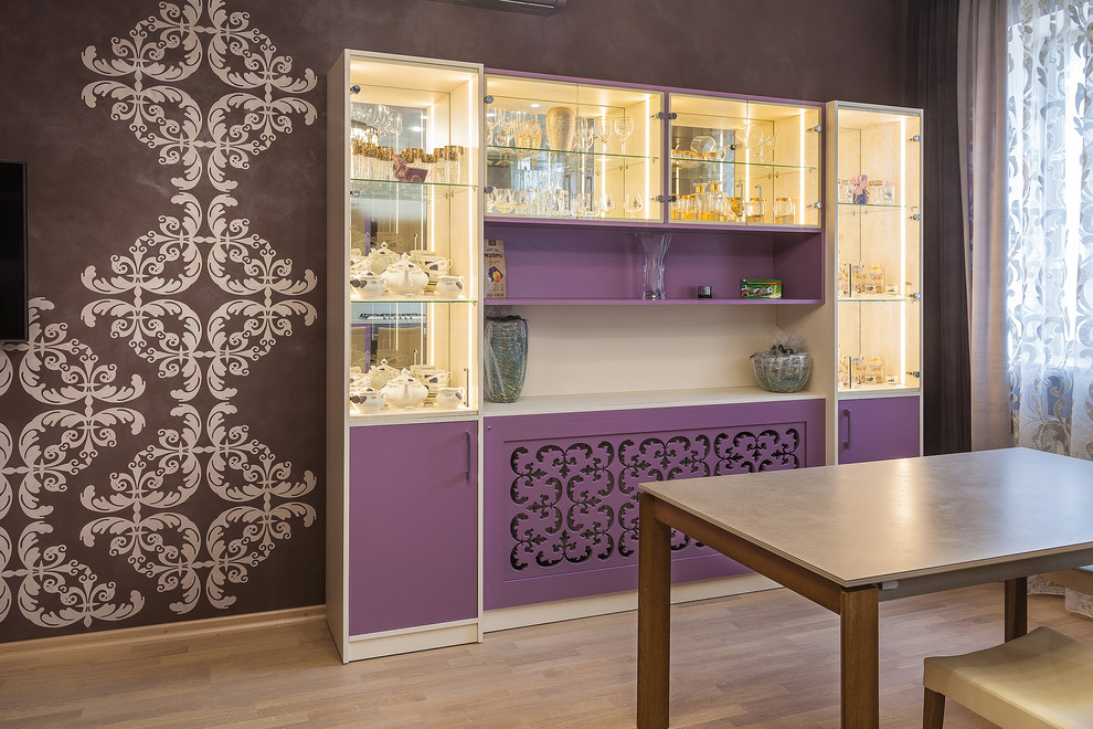 Столовая-гостиная в сиреневым акцентом
