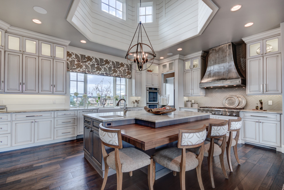 Transitional home design photo in Denver