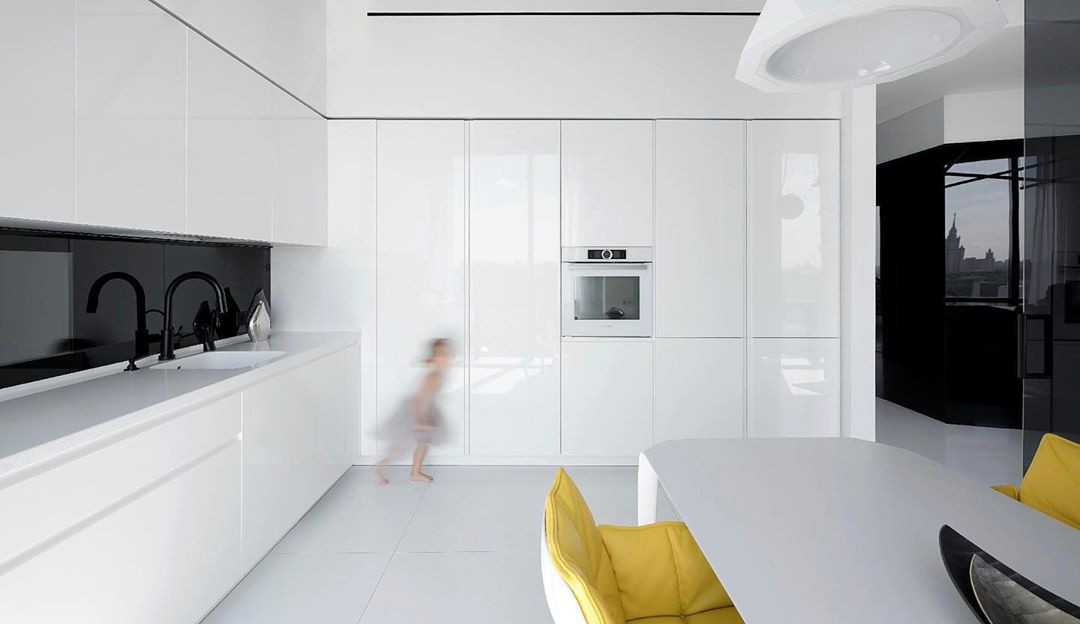 Щелевые диффузоры в сочетании с цветовыми акцентами