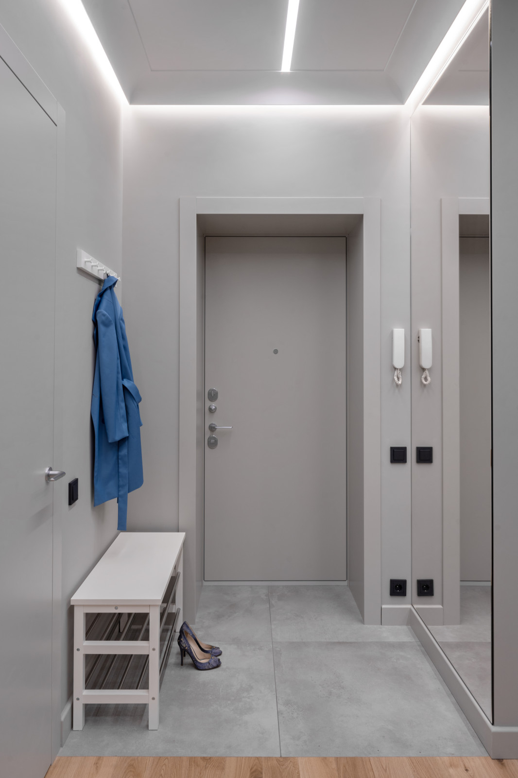 "Смокинг". Квартира на наб. Т. Шевченко