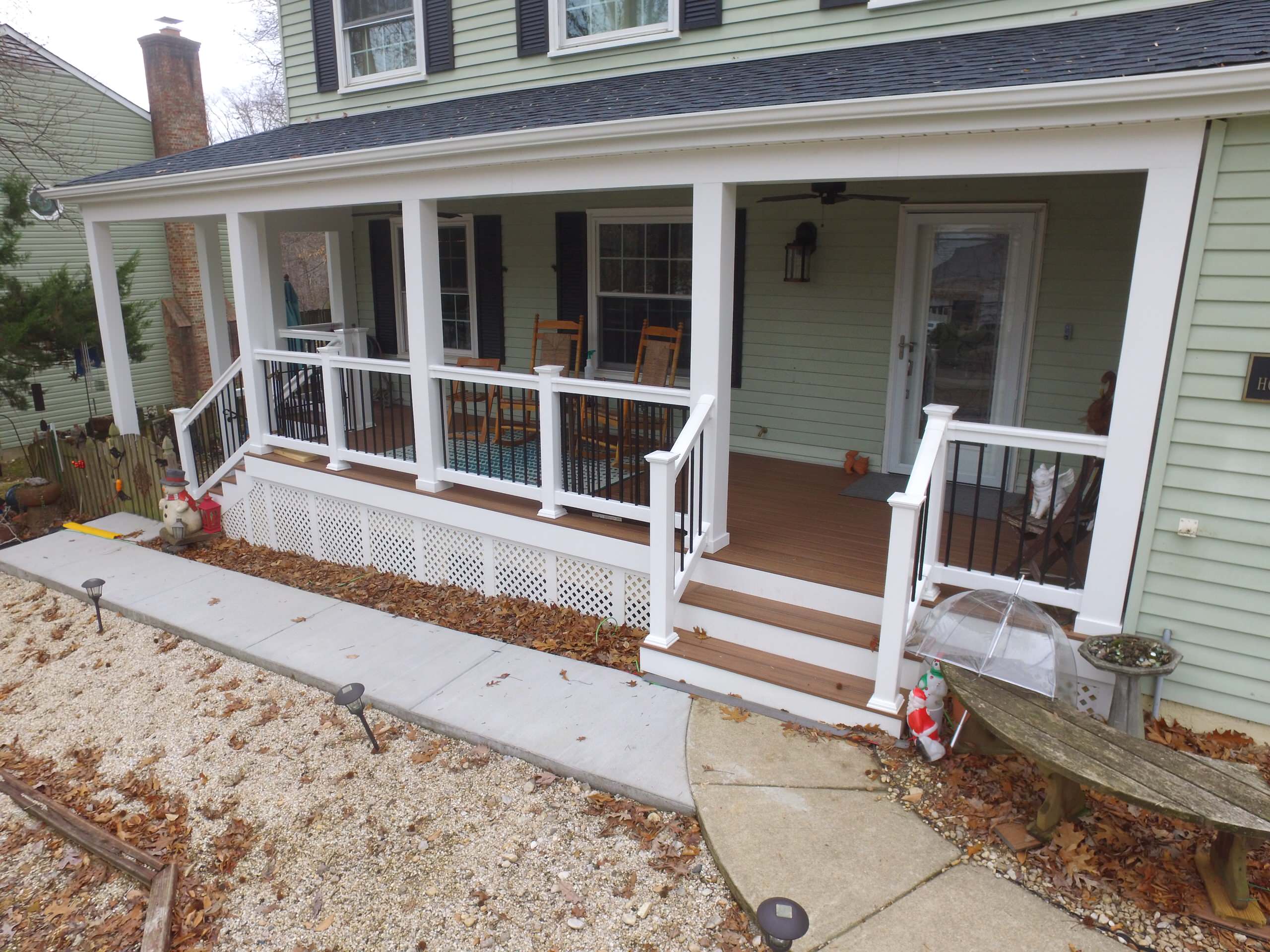 Front Porch w/ Breezeway to Basement