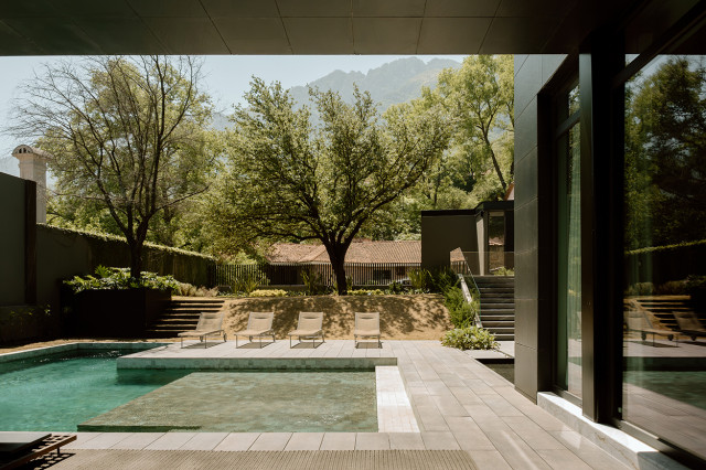 La Ventana contemporary-courtyard