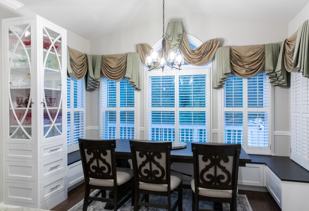Home design - transitional home design idea in Atlanta