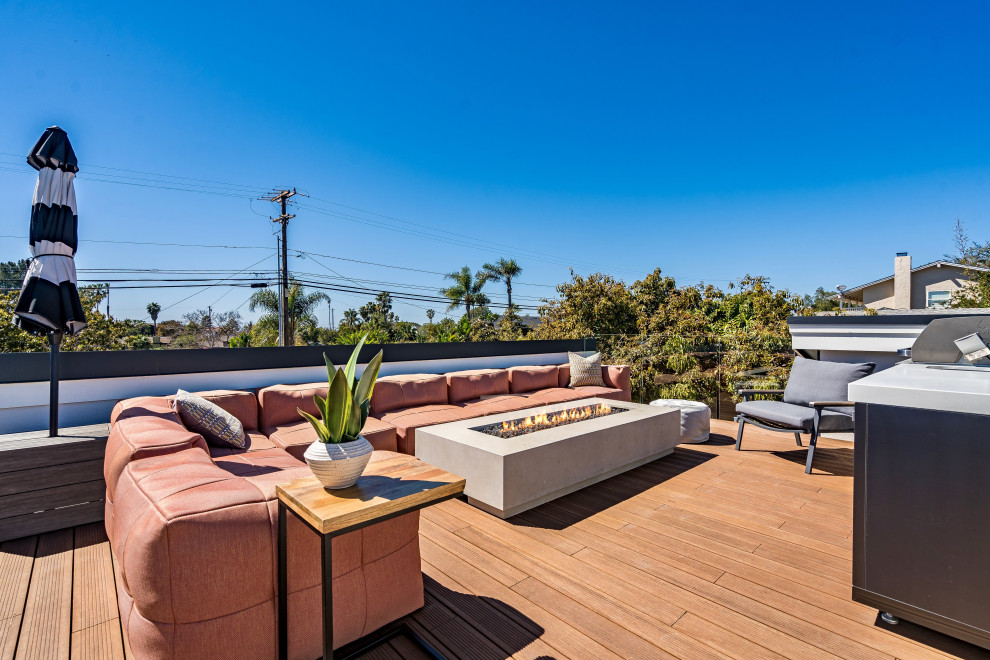 Photo of a beach style deck in San Diego.