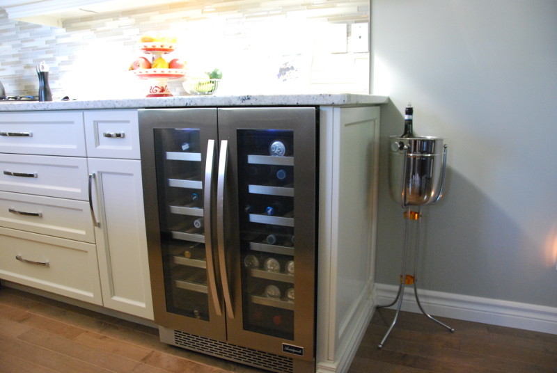 Home design - transitional home design idea in Toronto
