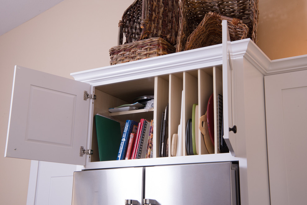 Kitchen - transitional kitchen idea