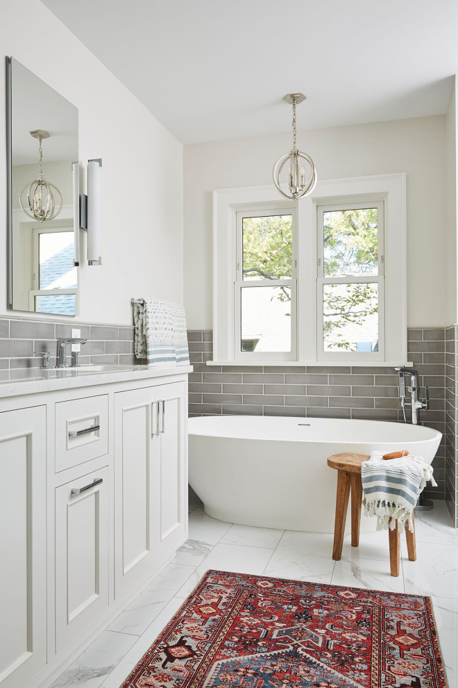 Inspiration for a transitional bathroom remodel in Minneapolis