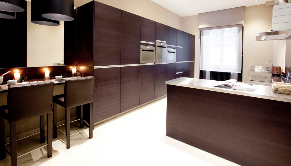 Photo of a contemporary kitchen in Milan.