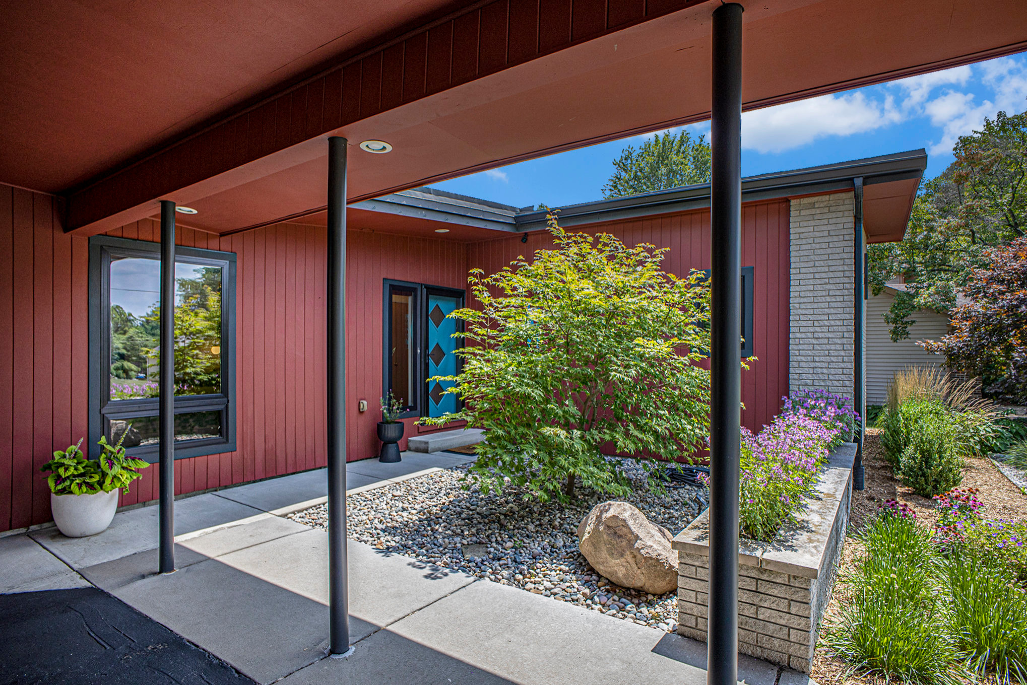 Mid-Century Modern Front Yard - East Lansing, MI