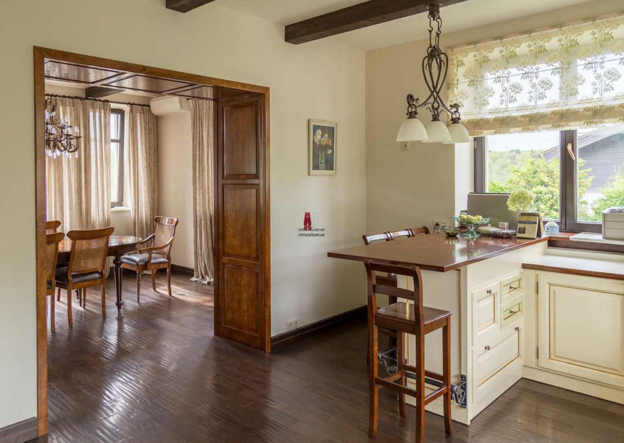 Дом на крутом склоне