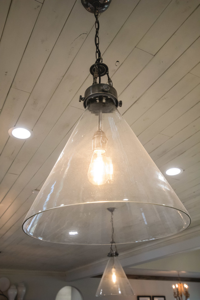 Home design - farmhouse home design idea in Oklahoma City