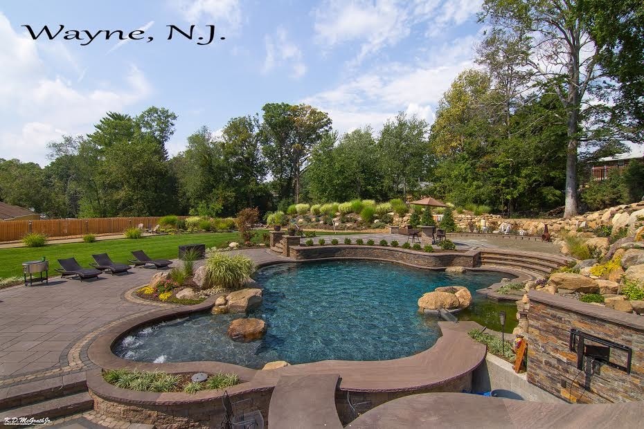 Inspiration for a large traditional backyard garden in New York with a water feature and concrete pavers.