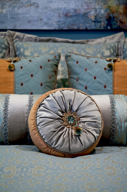 Misty Blue and Copper Master Bedroom klassisch-schlafzimmer