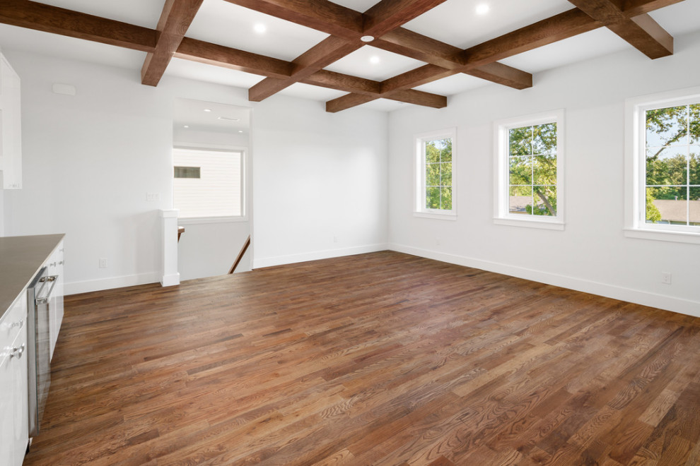 Example of a transitional home design design in Dallas