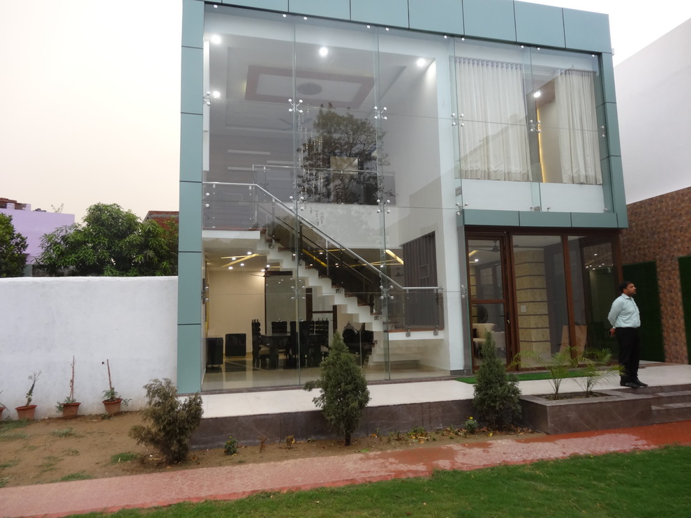 This is an example of a contemporary exterior in Delhi.