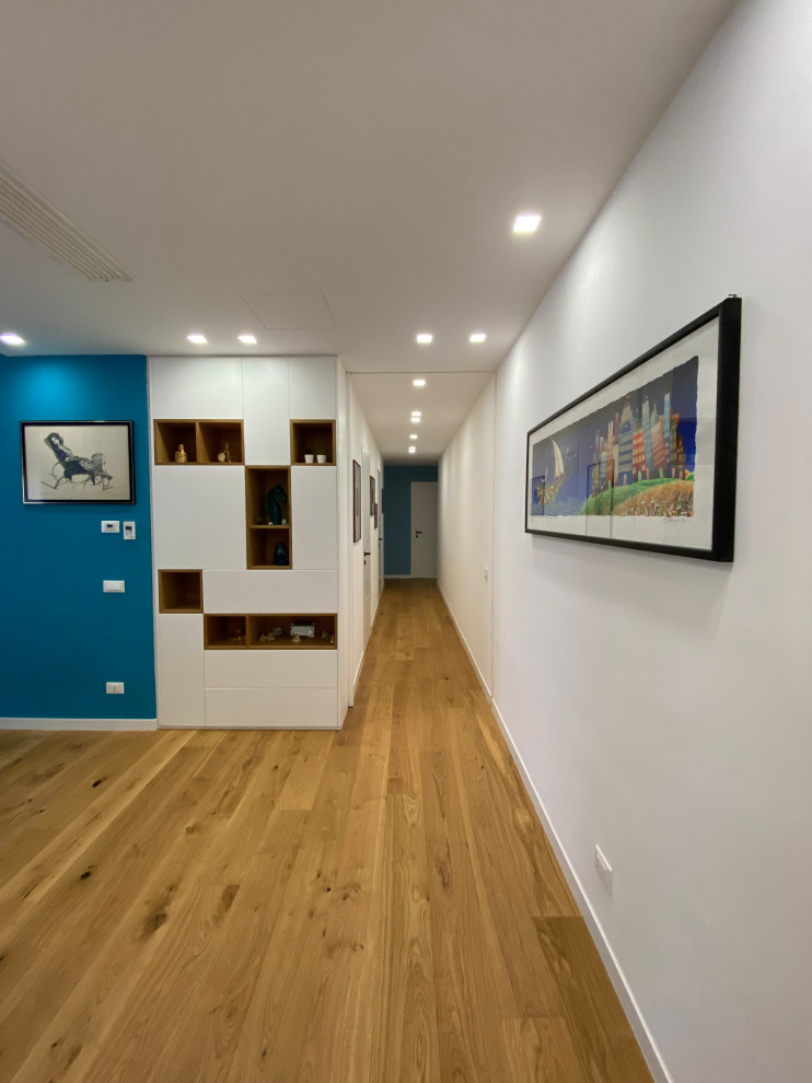 mobile  su misura con porta scorrevole integrata