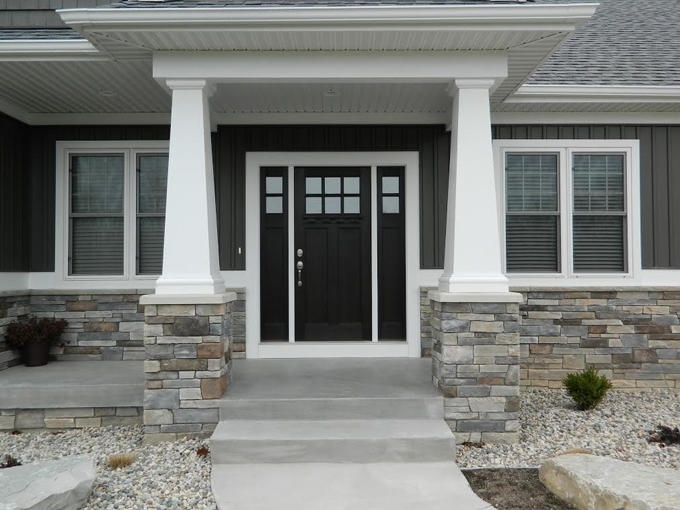 Inspiration for an arts and crafts one-storey grey exterior in Grand Rapids with vinyl siding.