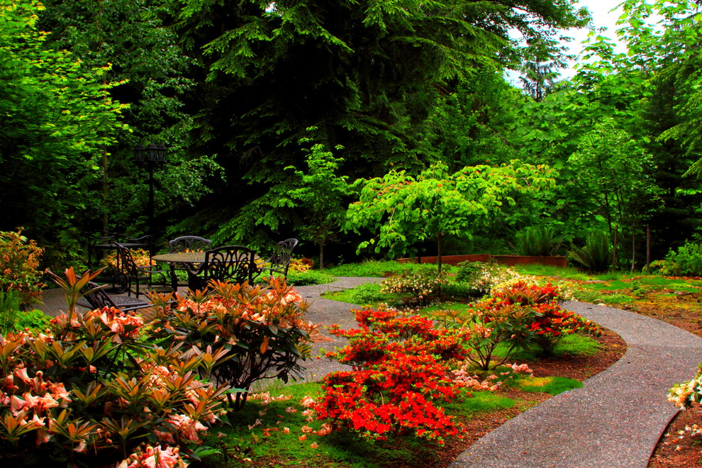 Photo of a traditional landscaping in Seattle.