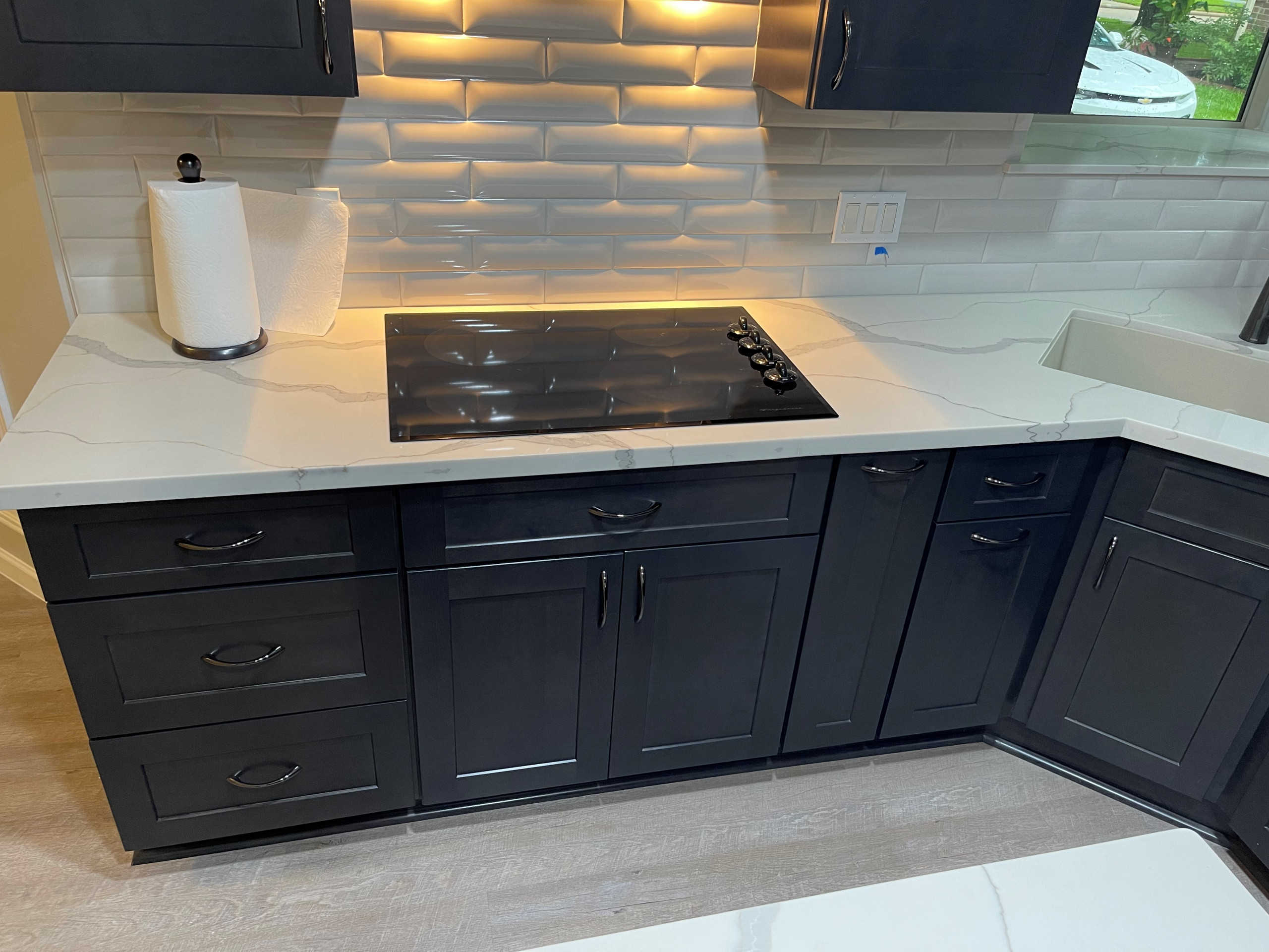 Contemporary/Modern Dark Grey Shaker Kitchen with island