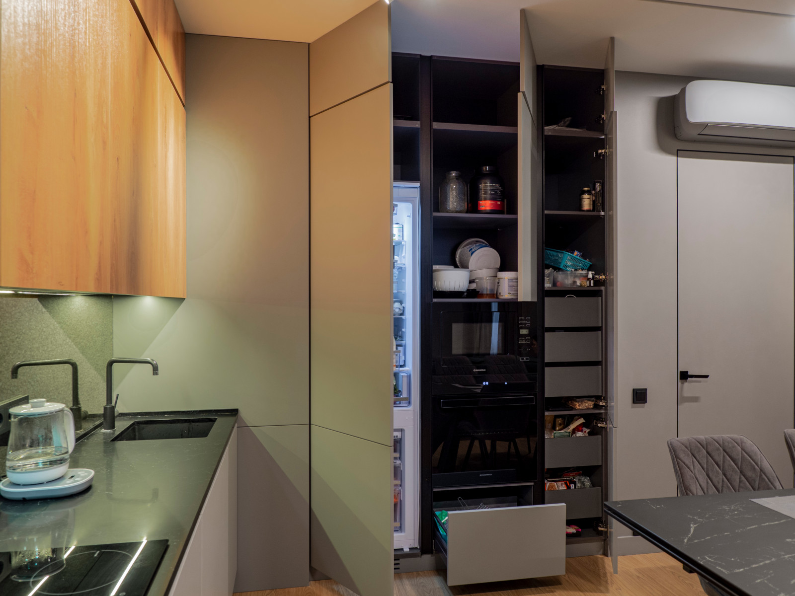 Стильная кухня в минималистичном стиле