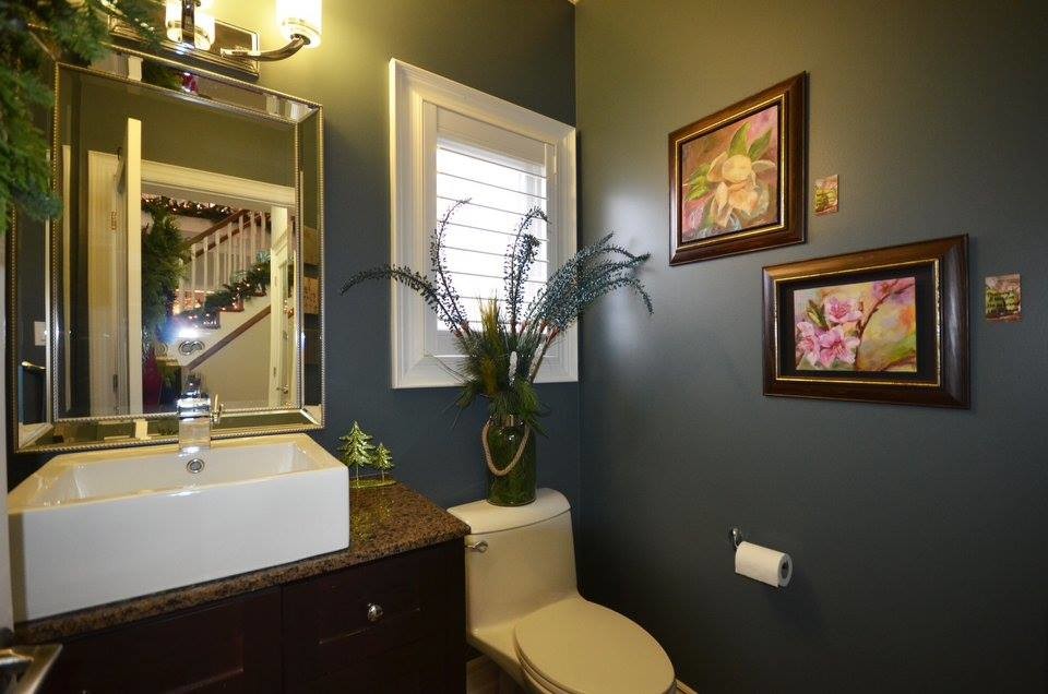 Transitional home design photo in Toronto