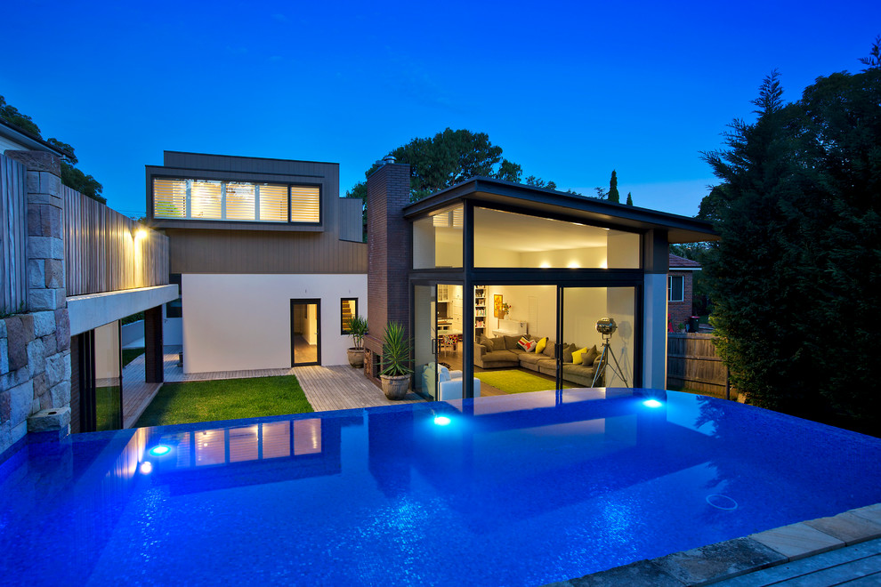 This is an example of a contemporary two-storey white exterior in Sydney with a flat roof.