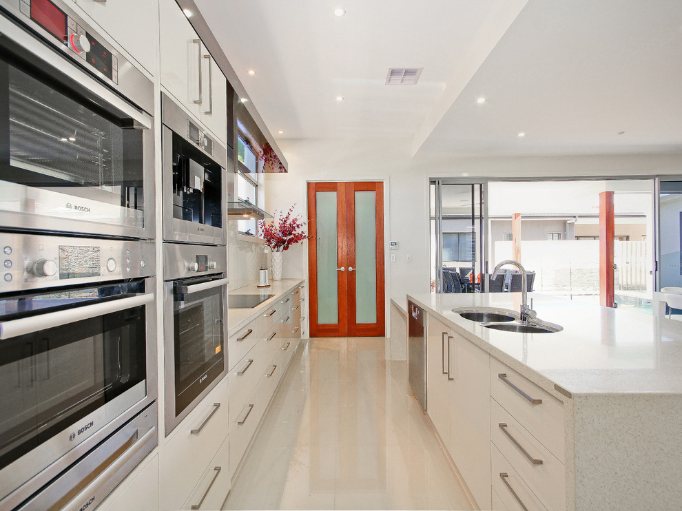 Photo of a large modern galley eat-in kitchen in Brisbane with with island.