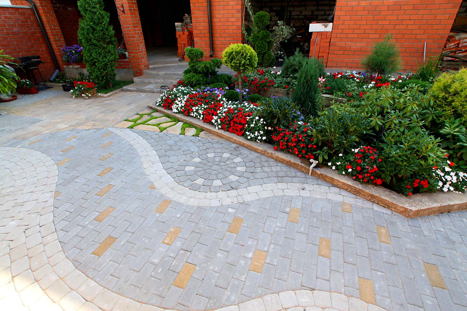 варианты мощения тротуарной плиткой