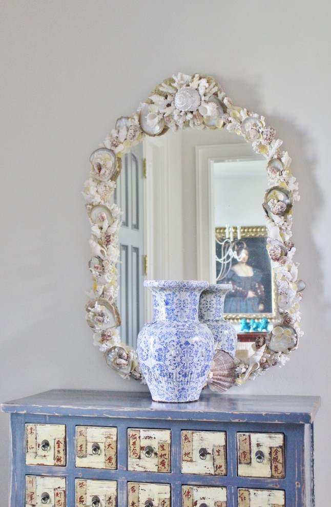 Transitional entryway photo in Orange County