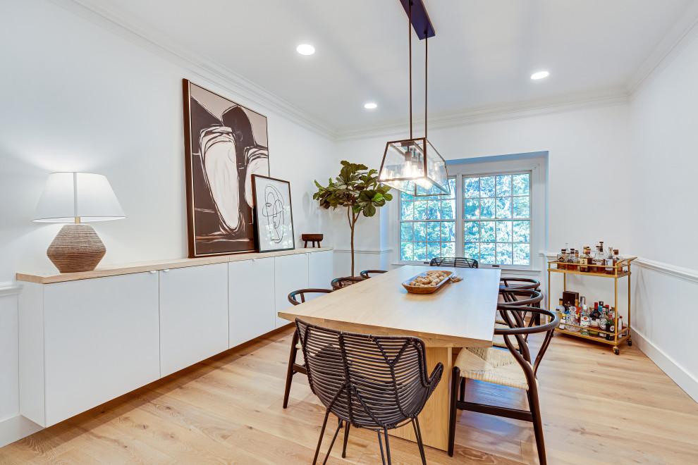 Ispirazione per una sala da pranzo aperta verso il soggiorno moderna di medie dimensioni con pareti bianche e pavimento in linoleum