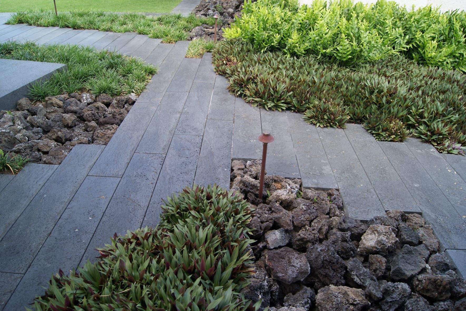 おしゃれな玄関アプローチ (庭石) の画像 75選 - 2025 年 10月