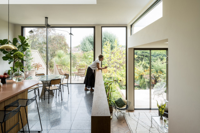 Rosebery Road contemporary-vardagsrum