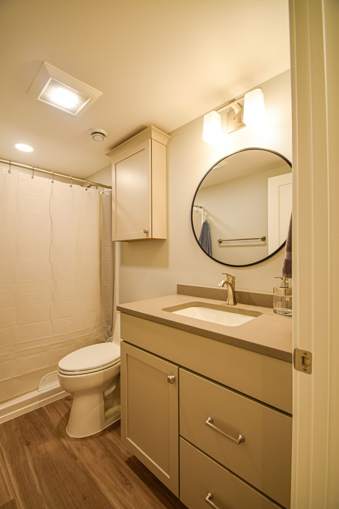 Bathroom - transitional bathroom idea
