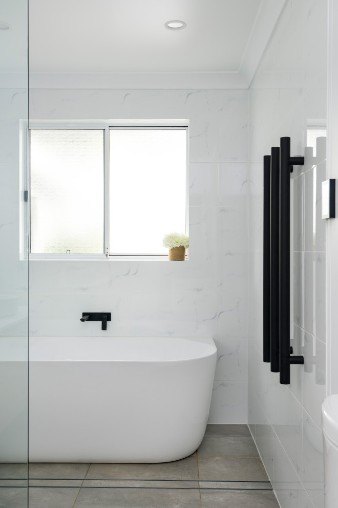 Shower and Bath in Main Bathroom