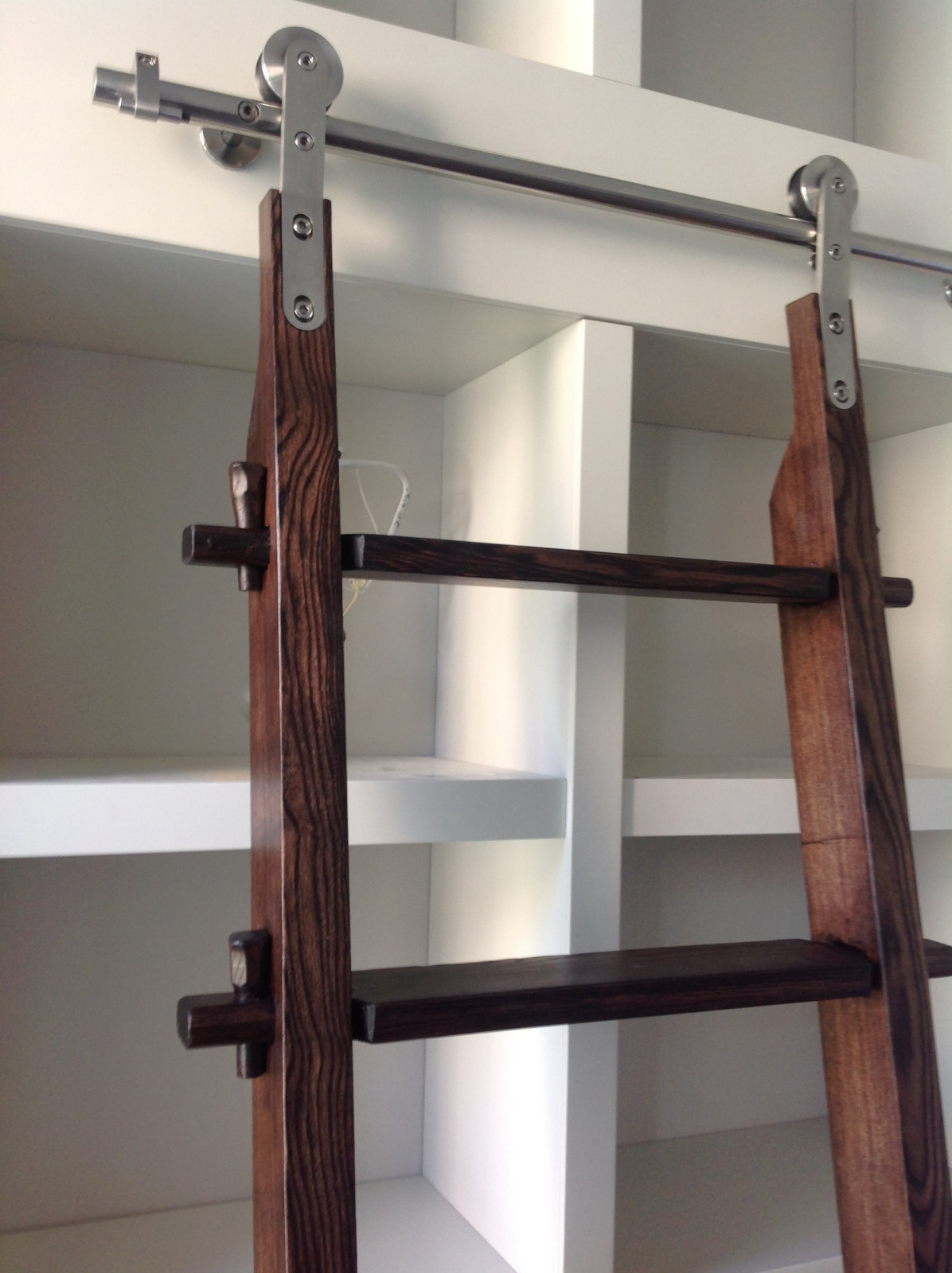 Деревянная лестница мебельная откатная с роликами