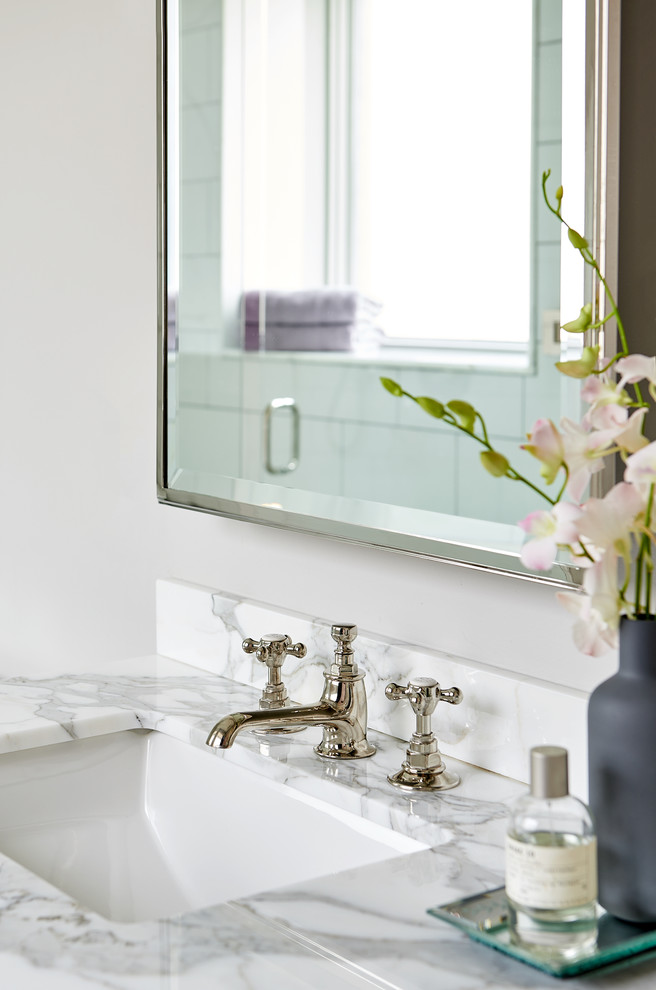 Inspiration for a transitional home design remodel in Toronto