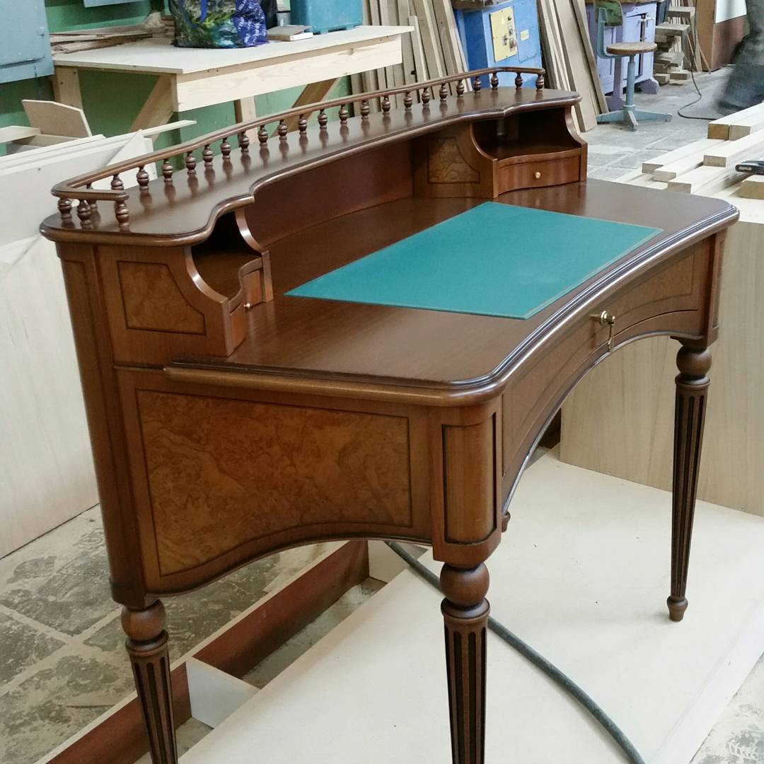 Стол письменный малый(дамский)