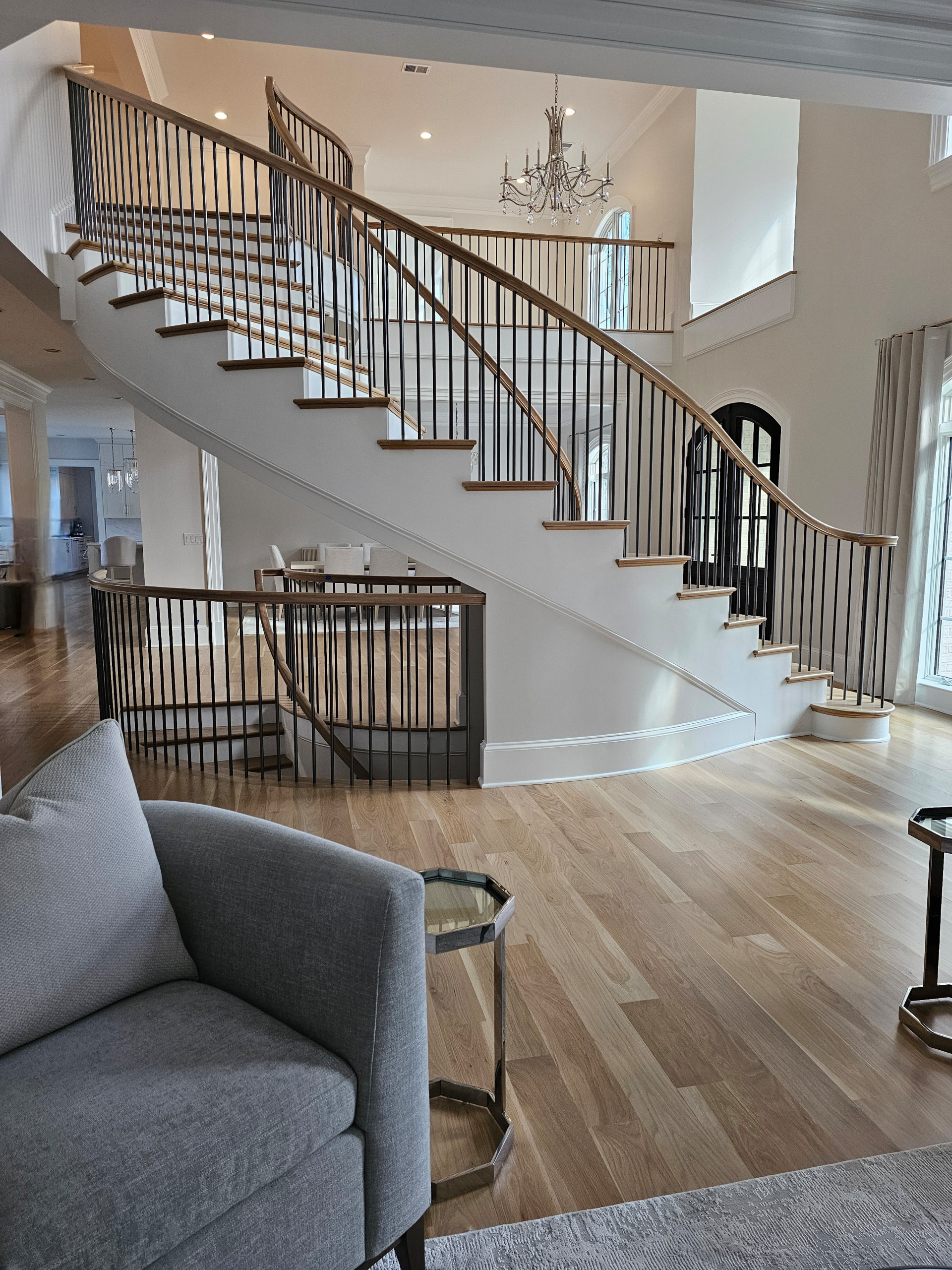 116_Elegant & Eye-catching Curved Staircase, Leesburg VA 20175
