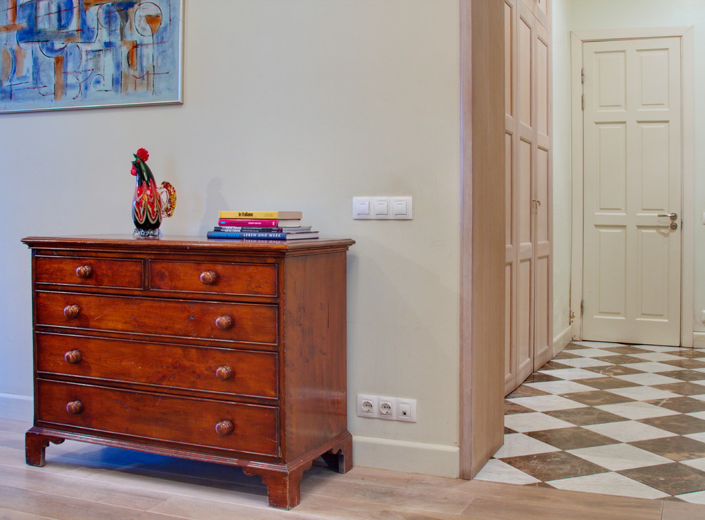 квартира с картиной