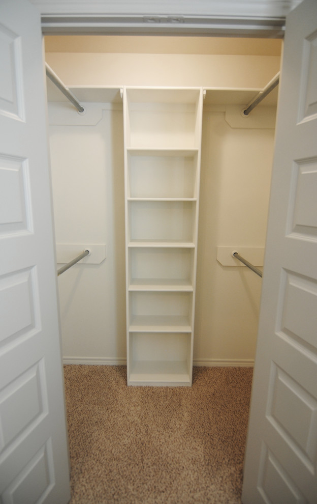 Mid-sized contemporary gender-neutral walk-in wardrobe in Austin with carpet.